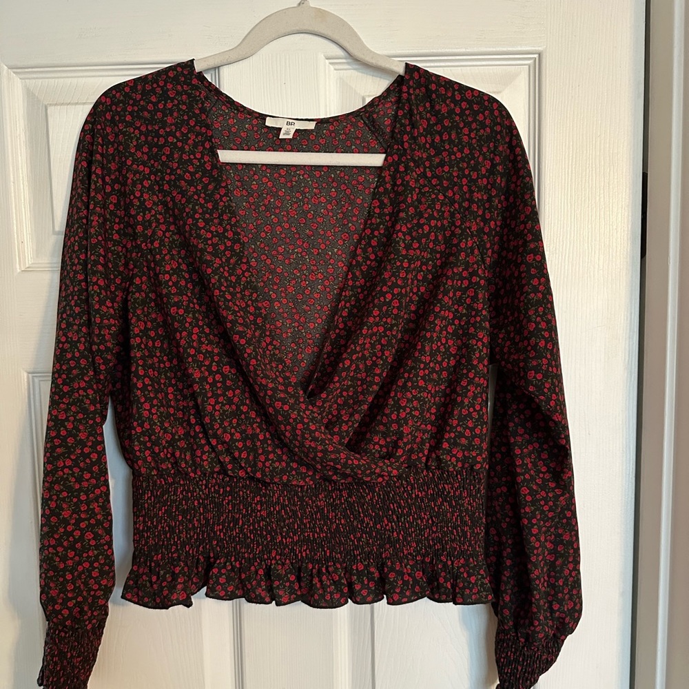 black & red rose cropped blouse
